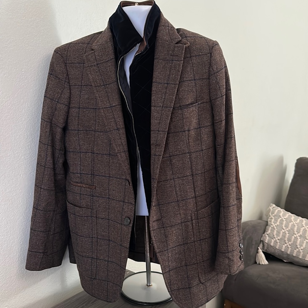 Façonnable men’s jacket. With removable velvet quilted detailing on inside